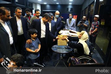 ضور وزیر فرهنگ در نمایش خانم خزوک، کاری از هنرمندان موسسه خیریه توانمندسازی بچه های باران- تالار حافظ
