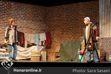 نمایش "خروس لاری" در تماشاخانه ایرانشهر