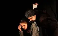 حضور در تئاتر یا هنرنمایی بی‌چون و چرا / به انگیزه اجرای نمایش 