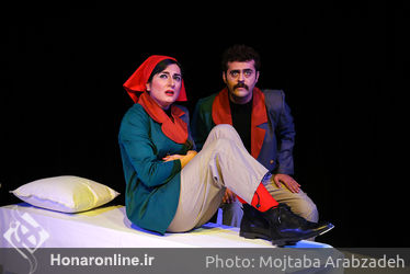 نمایش "دارم اینجا تجزیه می‌شم" در تماشاخانه دیوار چهارم