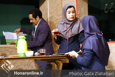 نمایش "عقل صورتی یا مدادی که فقط مشق نمی‌نوشت"