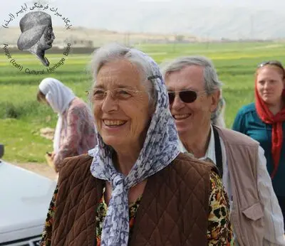 حضور بانوی ایرانشناس آلمانی در پایگاه میراث فرهنگی آیاپیر ایذه