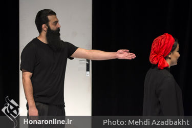نمایش "گرگ‌ها کروات نمی‌زنند" در عمارت نوفل لوشاتو