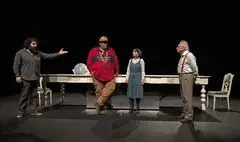 تخفیف نیم‌بهای «آقای اشمیت کیه؟» به اعضای خانه تئاتر و دانشجویان