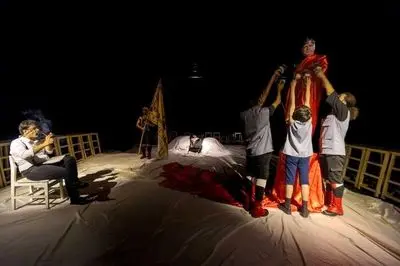 «خط عاشقی» با همراهی ارتش اجرا شد/ تبلیغات جشنواره در بیش از ۵۰ نقطه پایتخت