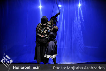 نمایش " ماه در آب " در سالن قشقایی تئاتر شهر