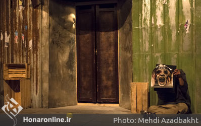 نمایش "اقلیت" در سالن مولوی