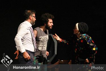 نمایش "دوستان" در تماشاخانه اهورا