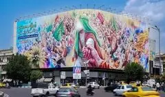 دیوارنگاره جدید میدان انقلاب مزین به شعار «روز امید دوستان، روز ناامیدی دشمنان»
