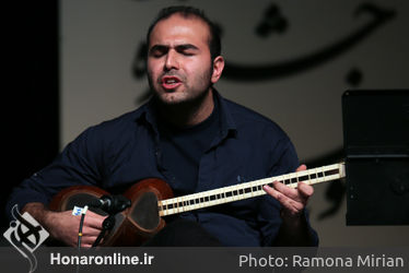 اجرای کنسرت گروه "گام" در سی و سومین جشنواره موسیقی فجر در برج آزادی