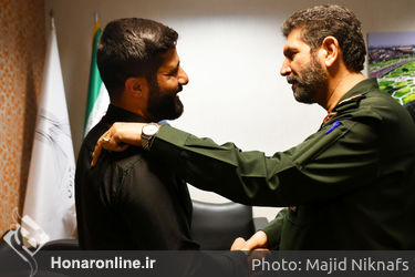 اعطای نشان آزادی ملت ایران به قهرمان شاهچراغ فرزاد بادپا