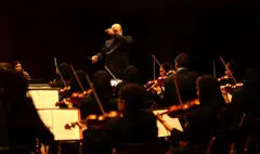 ارکستر سمفونیک رسانه هنر در تالار وحدت