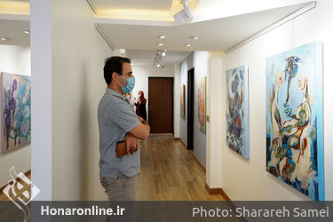 نمایشگاه نقاشی های شبنم نسلی اصفهانی با عنوان این است انسان در نگارخانه بهارک