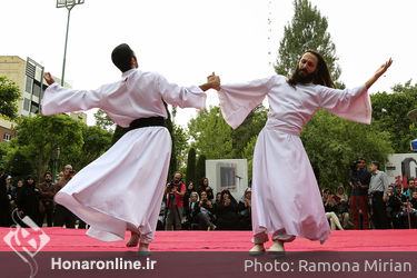 جشن خانه تئاتر در فضای باز خانه هنر مندان