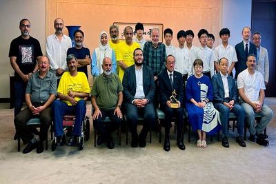 تندیس «قهرمان گمنام» شهید دریاقلی به شهردار هیروشیما اهدا شد