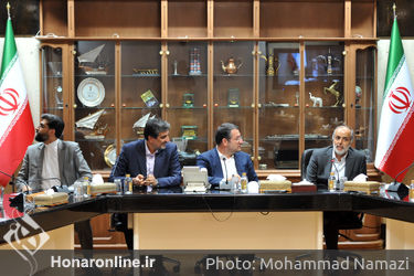 دیدار جمعی از هنرمندان با رضا رحمانی  وزیر صنعت، معدن و تجارت 