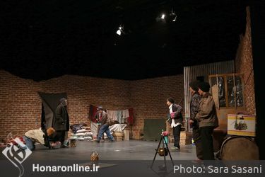 نمایش "خروس لاری" در تماشاخانه ایرانشهر
