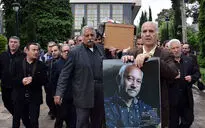 تشییع پیکر نقی سیف جمالی از مقابل تالار وحدت