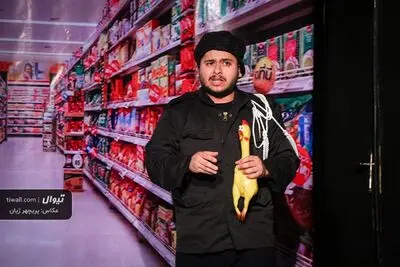 مخاطبان تئاتر از نمایش‌هایی که واقعیت جامعه را نشان می‌دهد بیشتر حمایت کنند / روایت مرتضی یعقوب‌پور از بازی در نمایش "دزدان جیبوتیچ" 