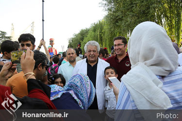 شادپیمایی عروسک‌ها در بوستان آب و آتش‎