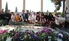 آرامگاه حافظ گلباران شد
