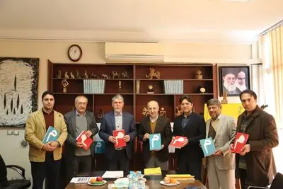 رویکرد دو سال اخیر جشنواره تجسمی را می‌توان آغاز یک حرکت جدید دانست / دیدار وزیر فرهنگ و ارشاد اسلامی از دبیرخانه جشنواره تجسمی فجر / رونمایی از دو جلد کتاب "خلاقیت و هنرهای تجسمی" و "هنر معاصر ایران و جهانی شدن" 