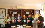 رویکرد دو سال اخیر جشنواره تجسمی را می‌توان آغاز یک حرکت جدید دانست / دیدار وزیر فرهنگ و ارشاد اسلامی از دبیرخانه جشنواره تجسمی فجر / رونمایی از دو جلد کتاب 