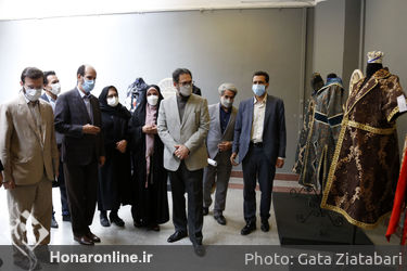 بازدید معاون امور هنری وزارت فرهنگ و ارشاد اسلامی از نمایشگاه لباس عاشورایی