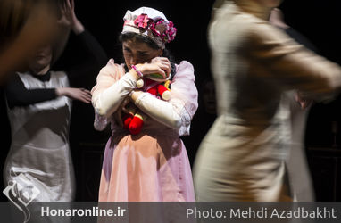نمایش "نه نه نه" در تماشاخانه مهرگان
