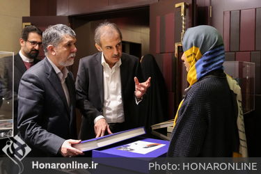 دیدار وزیر فرهنگ و ارشاد اسلامی و چهره ها از نمایشگاه هشتمین حراج تهران