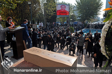 مراسم تشییع پیکر " کامبیز درمبخش " از مقابل خانه هنرمندان