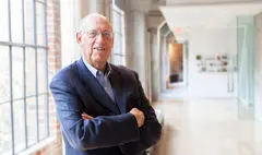 طراح فروشگاه‌های اپل و بنیانگذار بزرگ‌ترین شرکت معماری جهان | آرت گنسلر در ۸۵ سالگی درگذشت