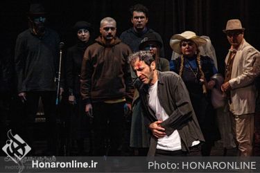 نمایش هیچ چیز جدی نیست در سالن استاد سمندریان