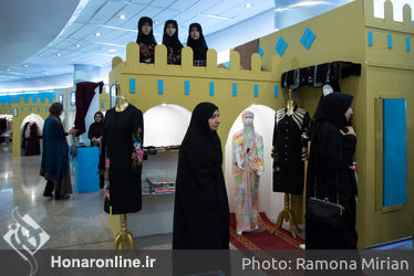 ویترین ملی جشنواره مد و لباس فجر در برج میلاد 