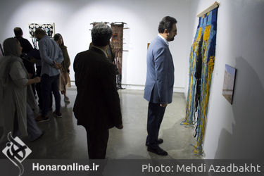 بازدید سیدمحمد مجتبی حسینی از نمایشگاه فریبا بروفر
