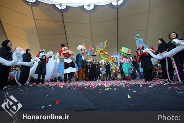 شادپیمایی عروسک‌ها در بوستان آب و آتش‎