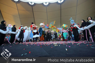 شادپیمایی عروسک‌ها در بوستان آب و آتش‎