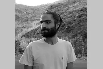نماد روشنایی از دل گلیم / بهتر است که دوسالانه‌ها رقابتی نباشند / روایت مصطفی محسنی از حضور در هشتمین دوسالانه مجسمه‌سازی تهران
