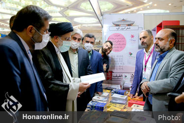 بازدید رئیس جمهور از سی و سومین نمایشگاه بین المللی کتاب تهران