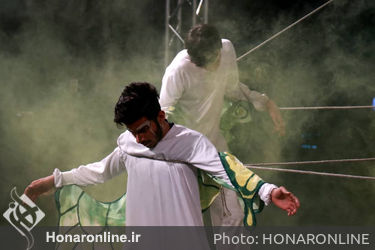 نمایش خیابانی "پیله انقلاب"