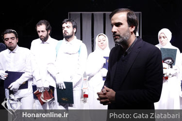 عارف - مرادخانی - مازنی  -شفیعی  به تماشای نمایش "فصل بهارنارنج" با نقش‌آفرینی هنرمندان نابینا نشستند