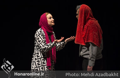 نمایش "مثل خاراندن یک زخم پس از خوب شدن" در عمارت نوفل‌لوشاتو