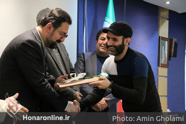رونمایی از کتاب "چهل سال نمایش" و تقدیر از ۱۰ هنرمند انقلاب 