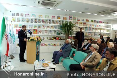 کتابگردی وزیر فرهنگ همزمان با هفته کتاب