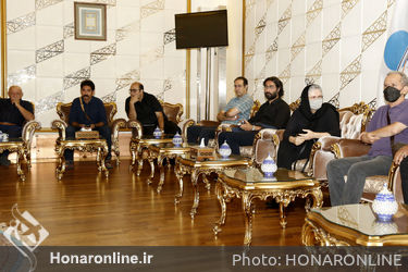 استقبال از پیکر  امیر هوشنگ ابتهاج با جمعی از بزرگان و اهالی فرهنگ و هنر در فرودگاه امام خمینی 