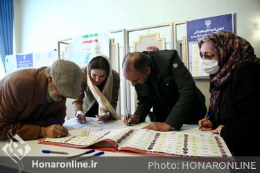 حضور اهالی فرهنگ و هنرمندان پای صندوق رای تالار وحدت