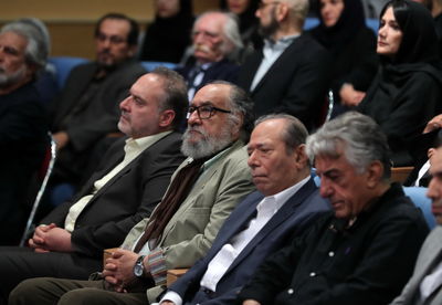 کدام هنرمندان به دیدار رئیس جمهور رفتند؟ / عکس