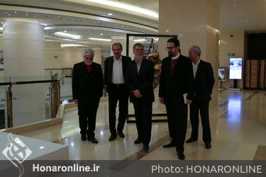 دیدار وزیر فرهنگ و ارشاد اسلامی و چهره ها از نمایشگاه هشتمین حراج تهران