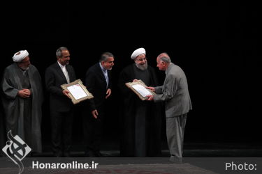 تقدیر رئیس جمهور از برگزیدگان جایزه کتاب سال