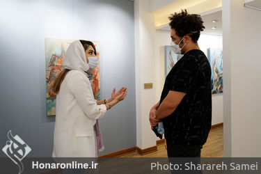 نمایشگاه نقاشی های شبنم نسلی اصفهانی با عنوان این است انسان در نگارخانه بهارک